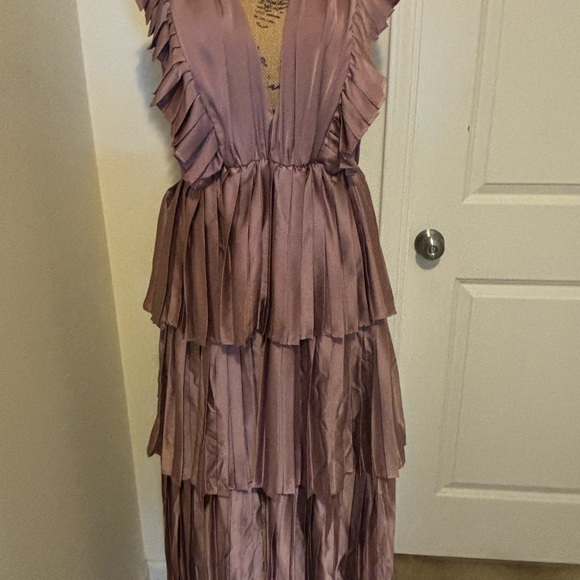 Strut & Bolt Mauve Pleated layered Dress size large - Picture 2 of 8